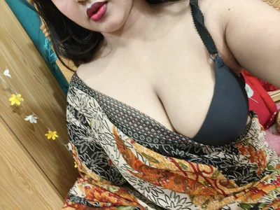 Ufff hoty❤️😜 de Beauty_Queen_Soniya  2 Imagens