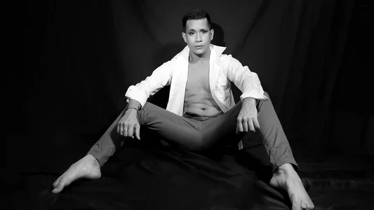 Sidney_Belle: 🪞 Reflection of tenderness, essence of fire. ( 2 фото)