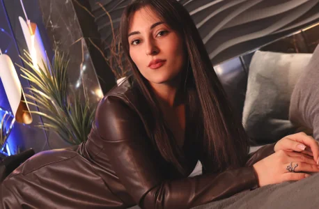 KylieMellow Sexy look Pic 4