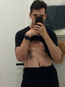 gwinbladee Public  2টি ছবি