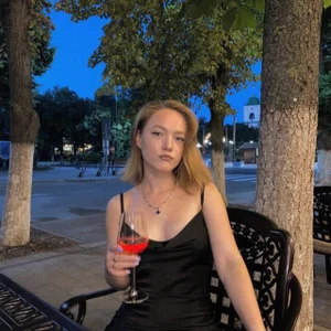 JulianeHedgpeth Public Poză