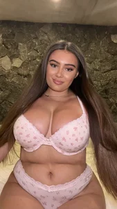 yoursluttysecret Public slika