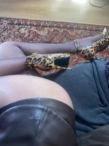 goddess_aphroditte wild heels and sexy pantyhose รูป  5