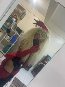 Damsel__in__mistress Playing with looks Foto