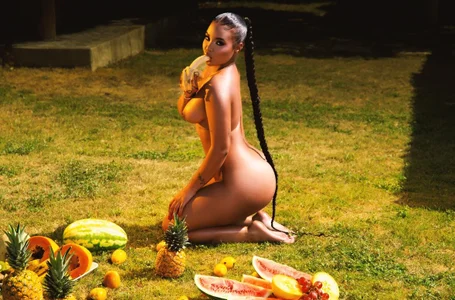 Tash_Browm Public 사진 3