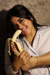 goddessfeetxx kullanıcısının Squashing a banana albümü -  3 fotoğraf