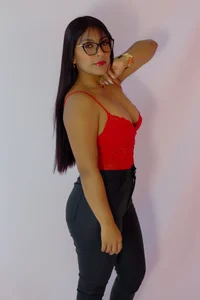 evelynjohnsoon Dangerous Curves & Red Lace 🍒🌹 圖片