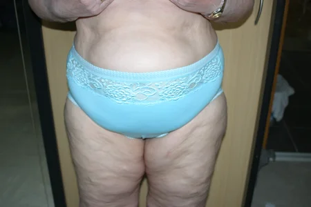 HeisseomaOriginal Mein fetter Arsch in Slips Foto 2