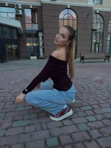 JulieLupoSometimes the soul craves a simple walk through the evening city🌃🤭 Bild 3