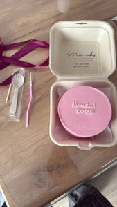 Monasteelの100k followers celebratingの 2枚の写真