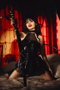 EmilyWithe ritual in red, between fire and devotion🌹 圖片 2