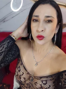 Bella_williamss_ black and shiny dress Foto 6
