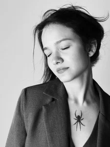 MichelleRoux black and white paints🖤🤍  2টি ছবি