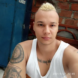 damian_c12 relaxed in my house 圖片