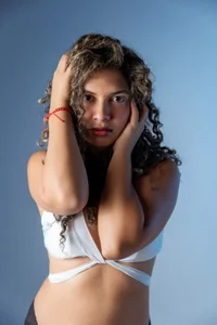 RoxanneMorguet_ A small sin doesn't hurt 😏  3টি ছবি