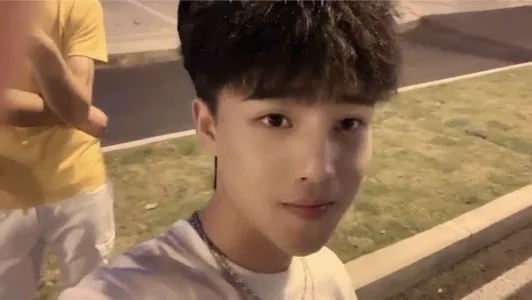 OUA-009 大男孩 Foto