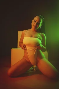 Секс снимка 4 на EMMAA_GOMEZ от FEELING TROPICAL IN NEON