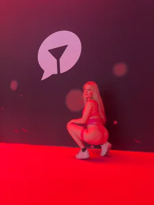 Holly-GlamourのVENUS 2026の 3枚の写真