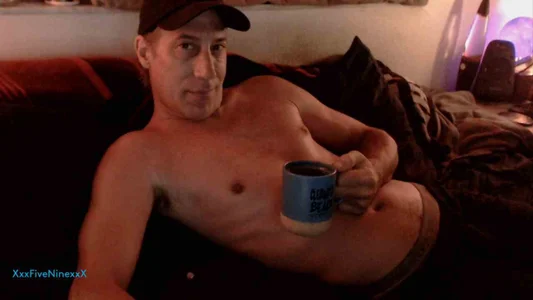 XxxFive-NinexxX Public Gambar