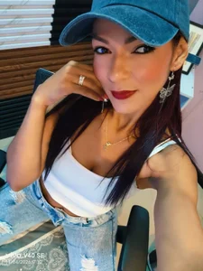 HannaPetit I have a pending meeting with you…behind closed doors.😏🖤 Εικόνα