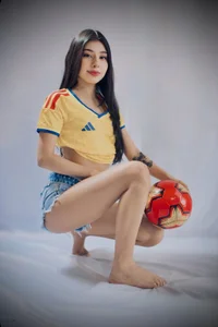 chloe_bluee_: Are you ready to play with me? ⚽️ ( 5 фото)