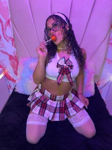 victoria_rosee1your sexy, horny schoolgirl 😈图片 7