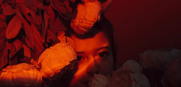 Date in red 🍓 de HelenHartt  4 photos