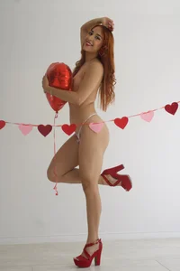 EmylyjonhsのHappy Valentine's Day Hot 😈💖の 4枚の写真