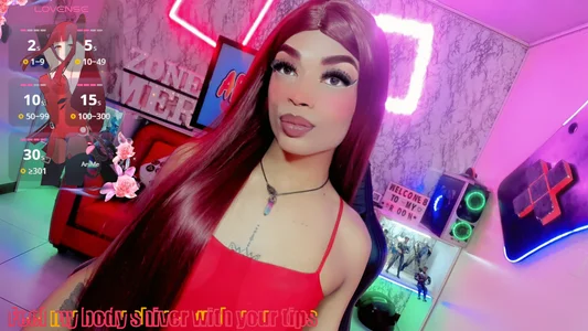 Gisele_fox red is more than passion, it is being excellence and elegance. Pic