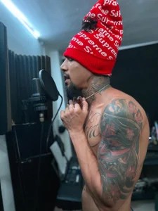 loganhellmens XXX nøgenfoto 1