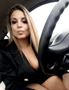 AnissaHale: In public ( 2 фото)