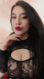 Do you like small or big tits? Would you like to play with mine? 🌹💦😈 de AmyTorres_  2 Imagens