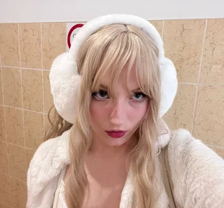 MonaCusson Just Pic 5