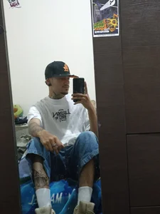Macky_Hot Public Pic 3
