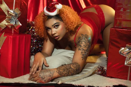 Eloisa_cleavage_のMerry Christmasの 2枚の写真