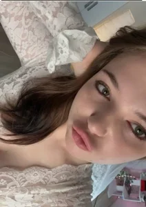 ThuBoppre kissing Pic 5