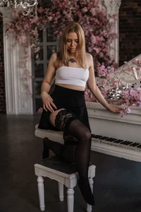 Emma_Bryan Let's create a sexy musical Immagine  2