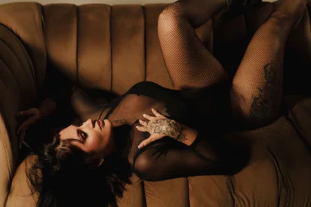 Skyler_ferrer Between Shadows & Skin Pic 4