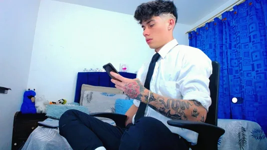 thiagomurphyy How fun it is to be in the office👿😈 Pic 2