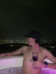 Mia_taylor19 Public Pic 4