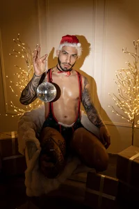 Matt_Ferrer Hot and cold christmas for this 2025😏🎁✨ Pic 3