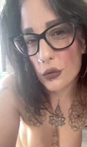 Itsivybelle_filthymilfuk Friday morning 🌅 ✌️💋 Bilde