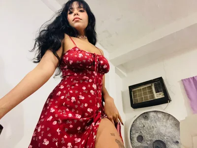 AllisonCatUwU Red Dress Foto 3