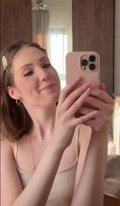 MargaretShyandSkinny My lips are glowing Foto 3