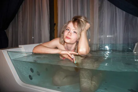 Enjoy me in my sexy bikini de Lily_Young Foto