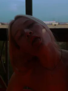 _Anna_Nolan_のI want to meet you like this at the hotelの 9枚の写真