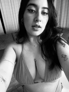 serenna_se black and white photos Pic 6