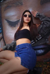 AllyJensen Park Style 🍃 Pic 4