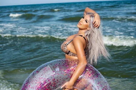 Squirt_Tanya in case you have fantasies with me on the beach Bilde 6