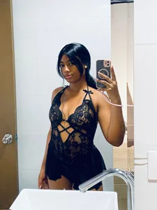 Laraebony_ Public Immagine  4